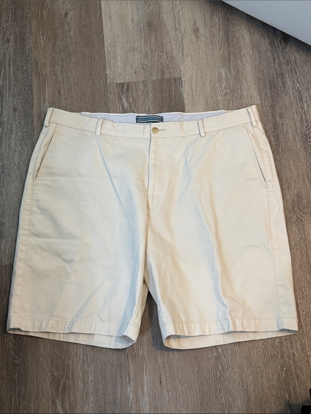 Peter Millar Light Cream Flat-Front Men's Shorts